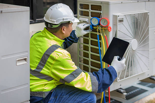 Professional Hvac technician working in Cordova, AL
